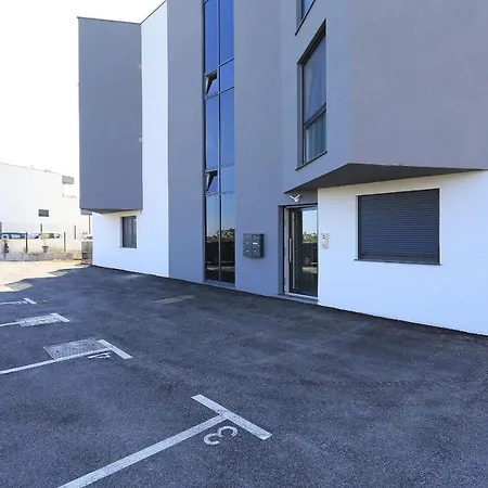 Apartment With Private Garden * Zadar