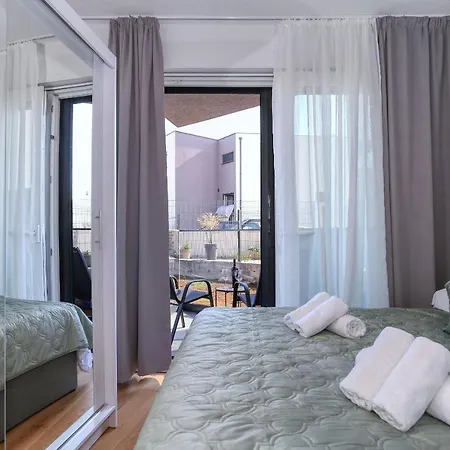 Apartment With Private Garden *
