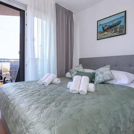 Apartment With Private Garden Zadar