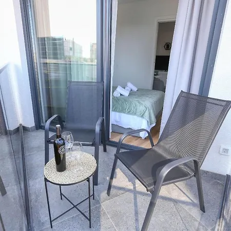 With Private Garden Apartman