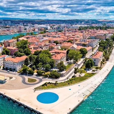 Apartman With Private Garden Zadar