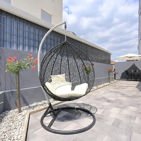 With Private Garden Apartman *
