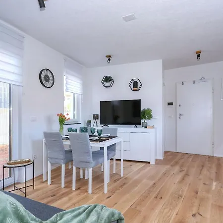 Apartman With Private Garden