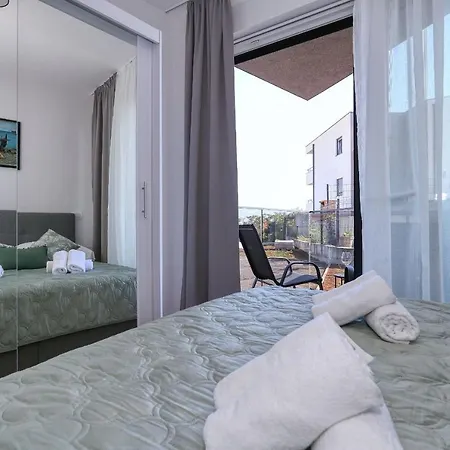 With Private Garden Apartment *