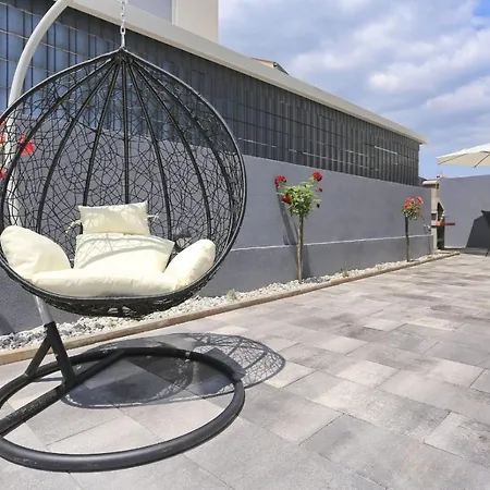 With Private Garden زادار