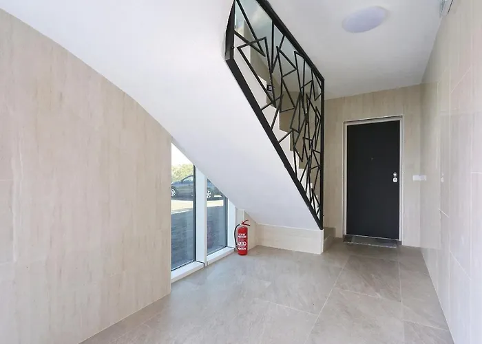With Private Garden Apartment *