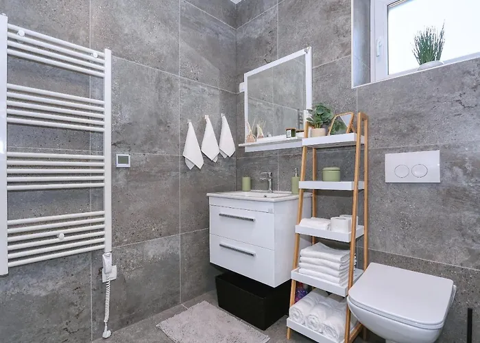Apartment With Private Garden Zadar