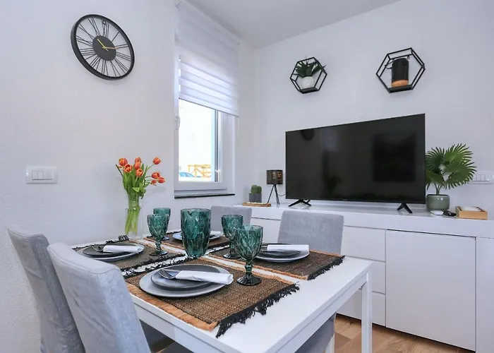 Apartment With Private Garden *