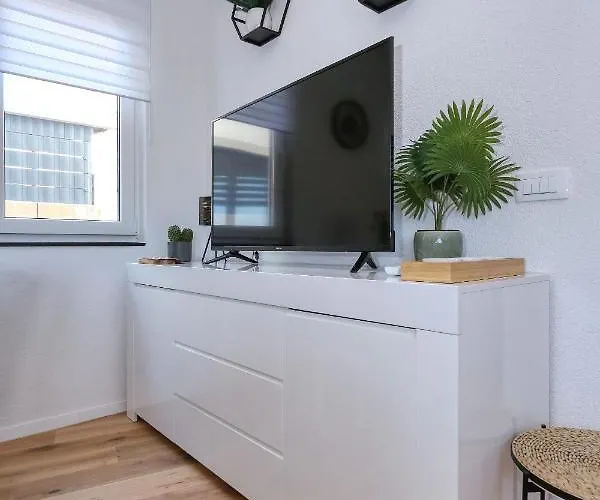 Apartment With Private Garden *