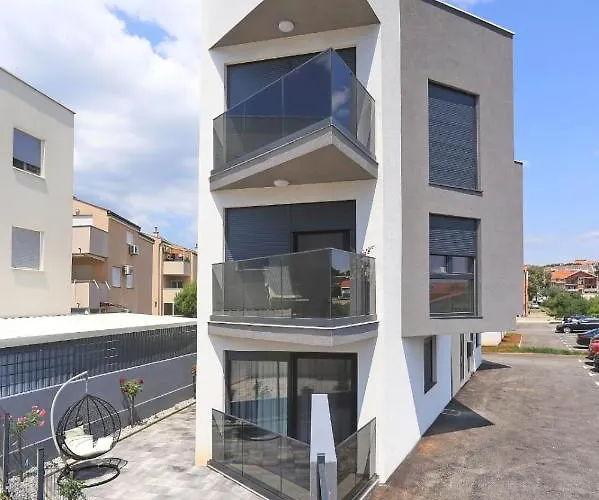 Apartment With Private Garden