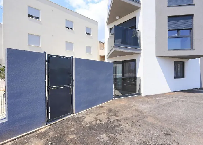 With Private Garden Apartment Zadar